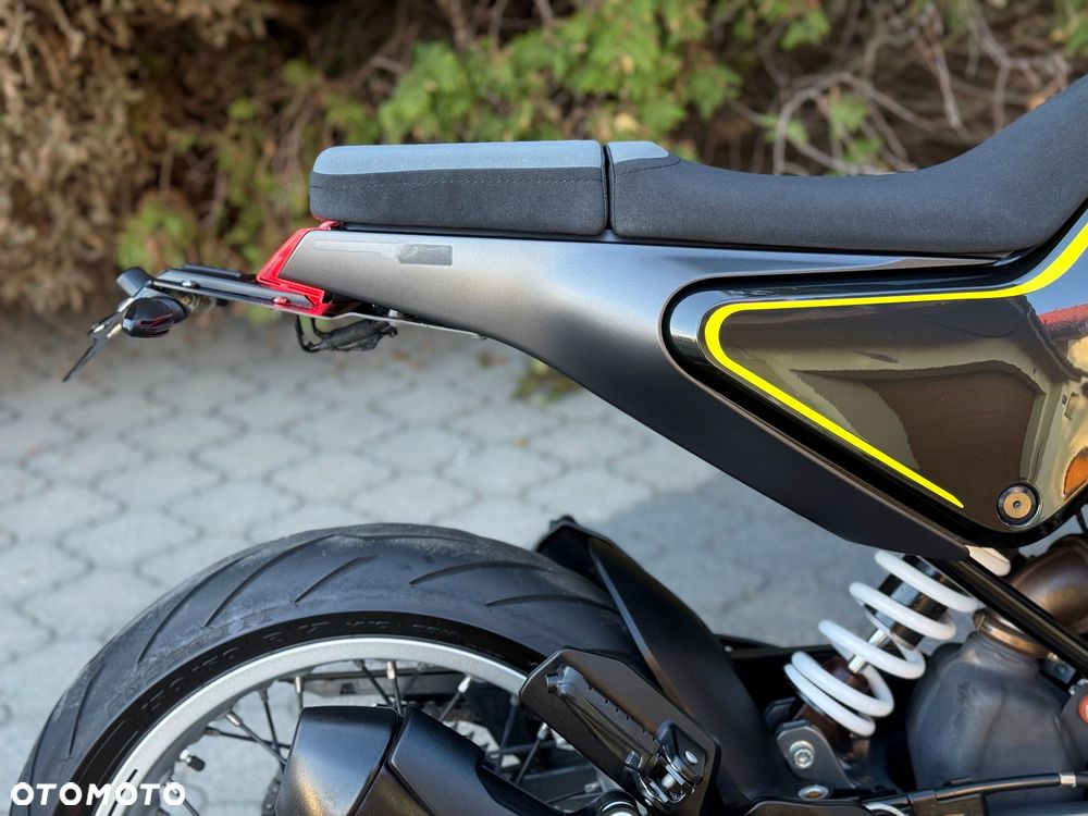 Husqvarna Svartpilen - 20