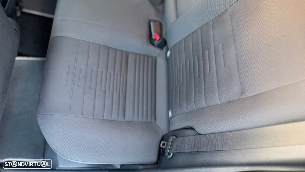 Toyota Auris Touring Sports 1.8 HSD Comfort +P.Techno+P.Sport - 31