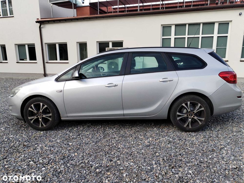 Opel Astra 2012 photo 3