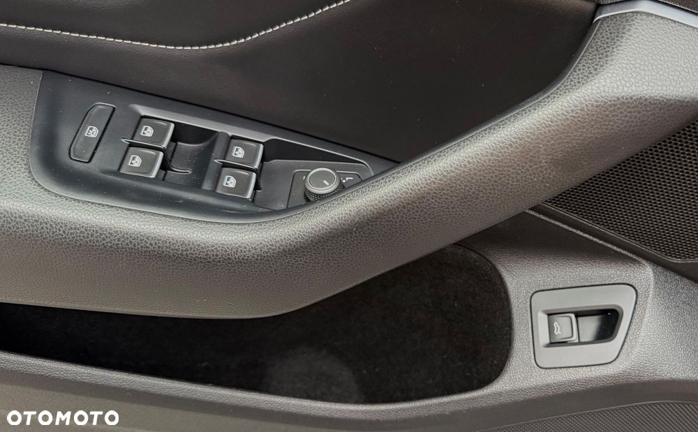 Volkswagen Arteon 2.0 TDI R-Line DSG - 26