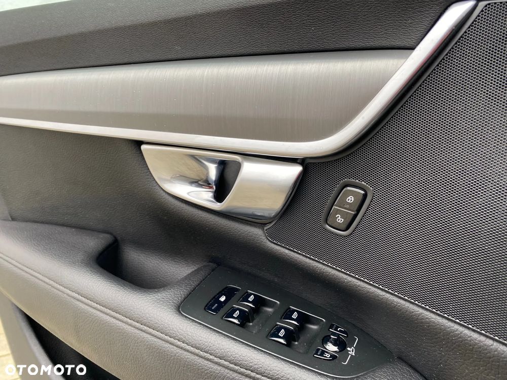Volvo V90 D4 Momentum - 35