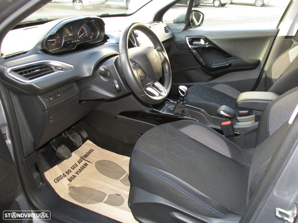 Peugeot 2008 1.2 PureTech Signature - 12