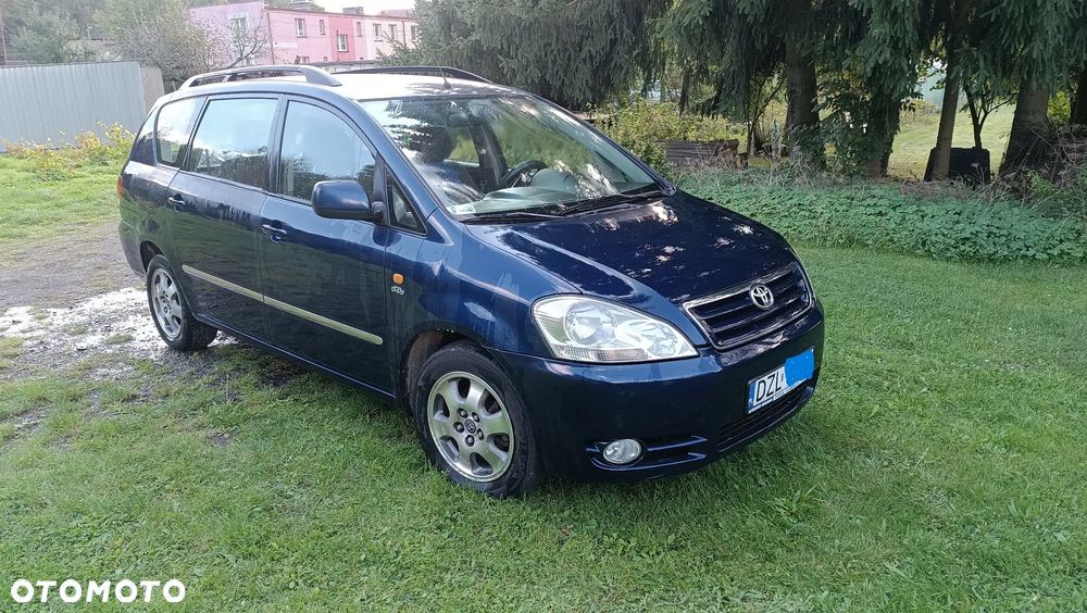 Toyota Avensis Verso D-4D - 5