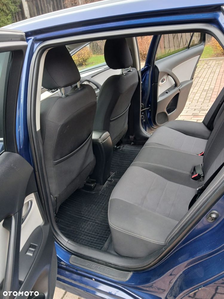 Toyota Avensis - 12