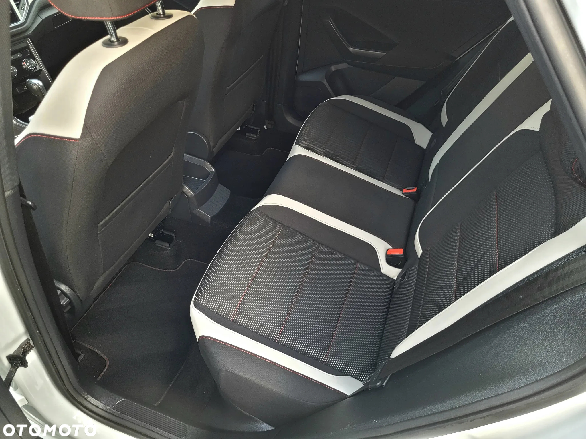 Volkswagen T-Roc - 12