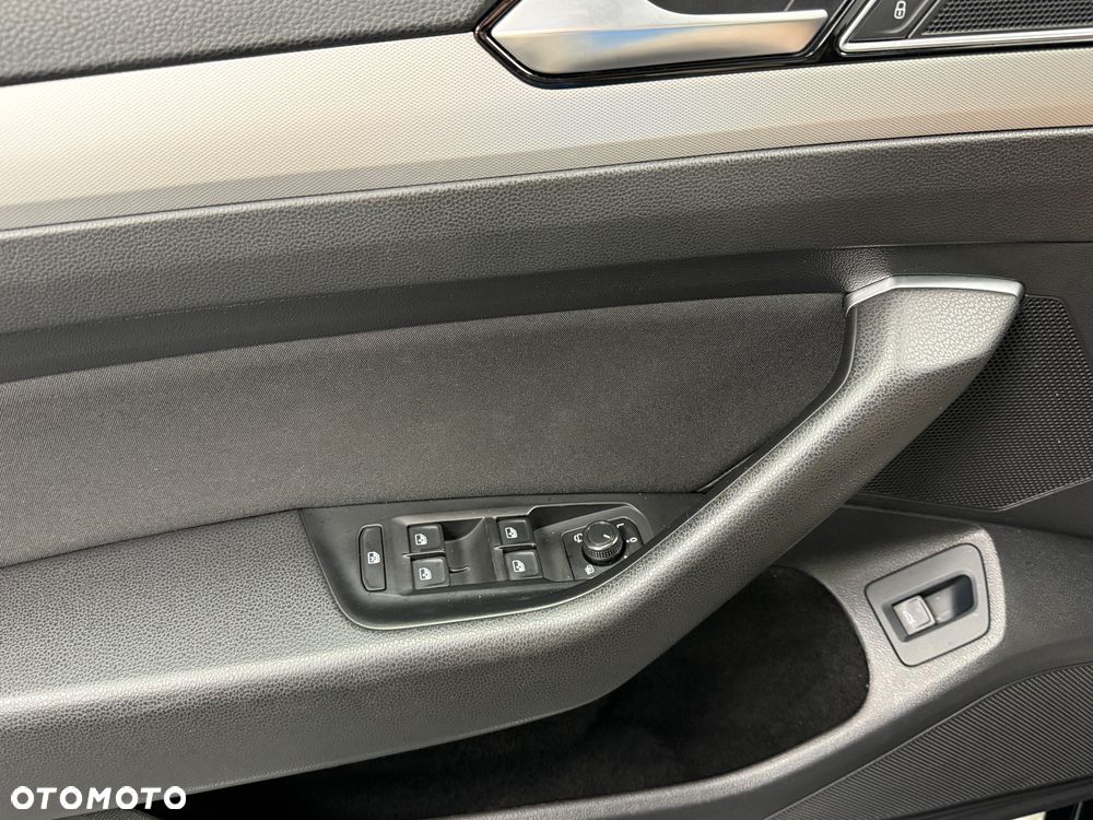 Volkswagen Passat - 16