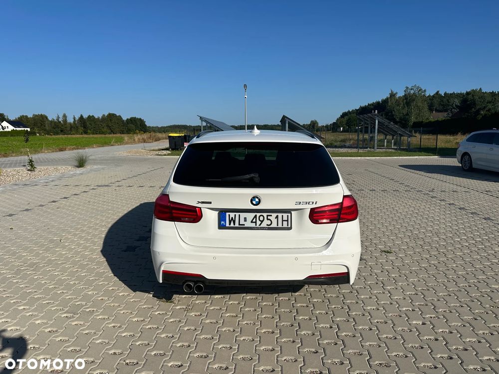 BMW Seria 3 330i xDrive M Sport - 4