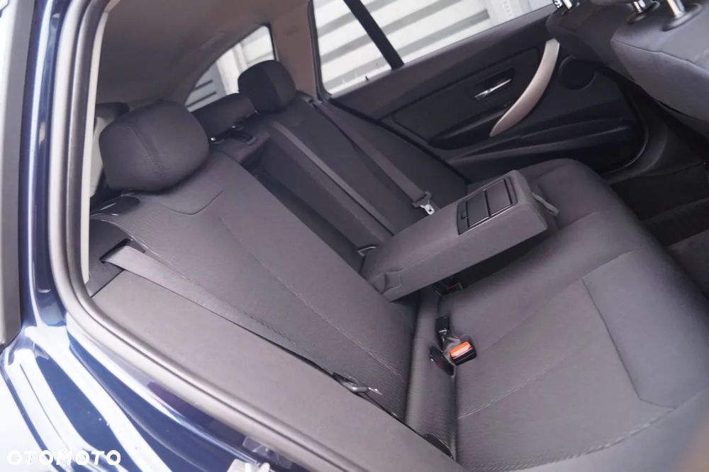 BMW Seria 3 318d DPF Edition Exclusive - 29