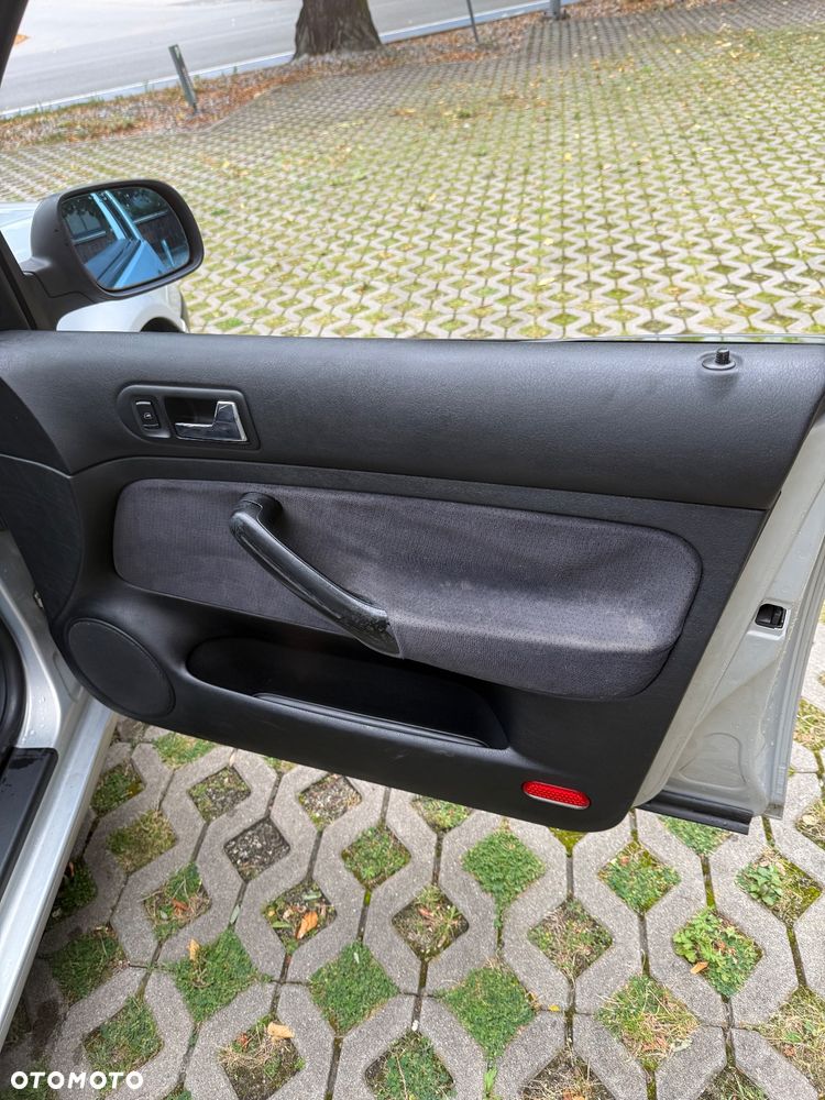 Volkswagen Golf IV 1.6 Highline - 27