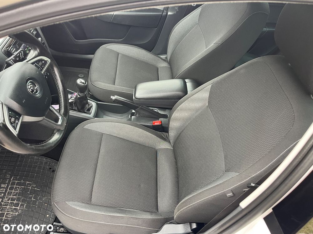 Skoda RAPID Spb 1.2 TSI Ambition - 10