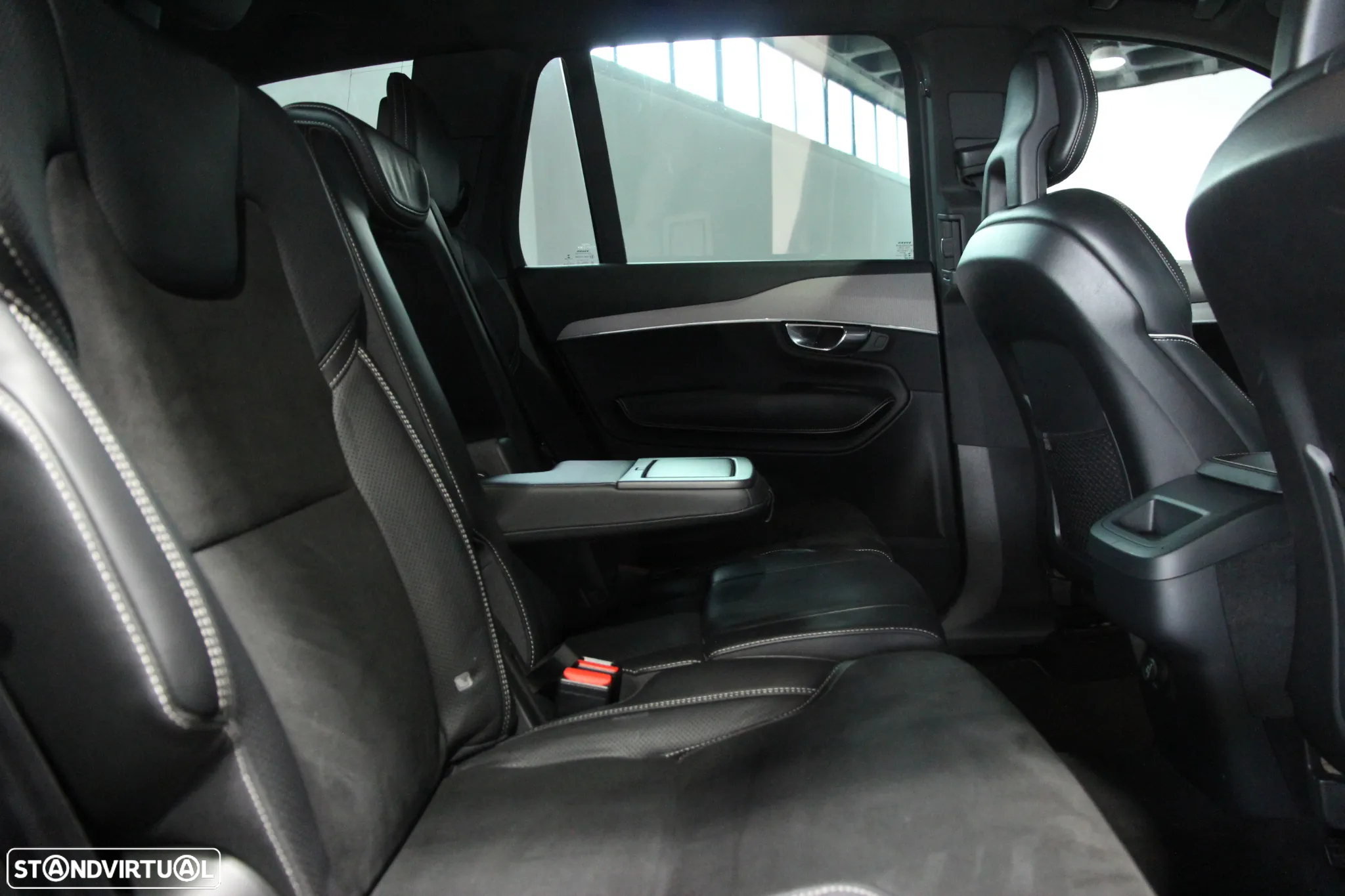 Volvo XC 90 2.0 D4 R-Design - 26