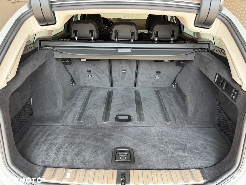 BMW Seria 3 318i Sport - 29
