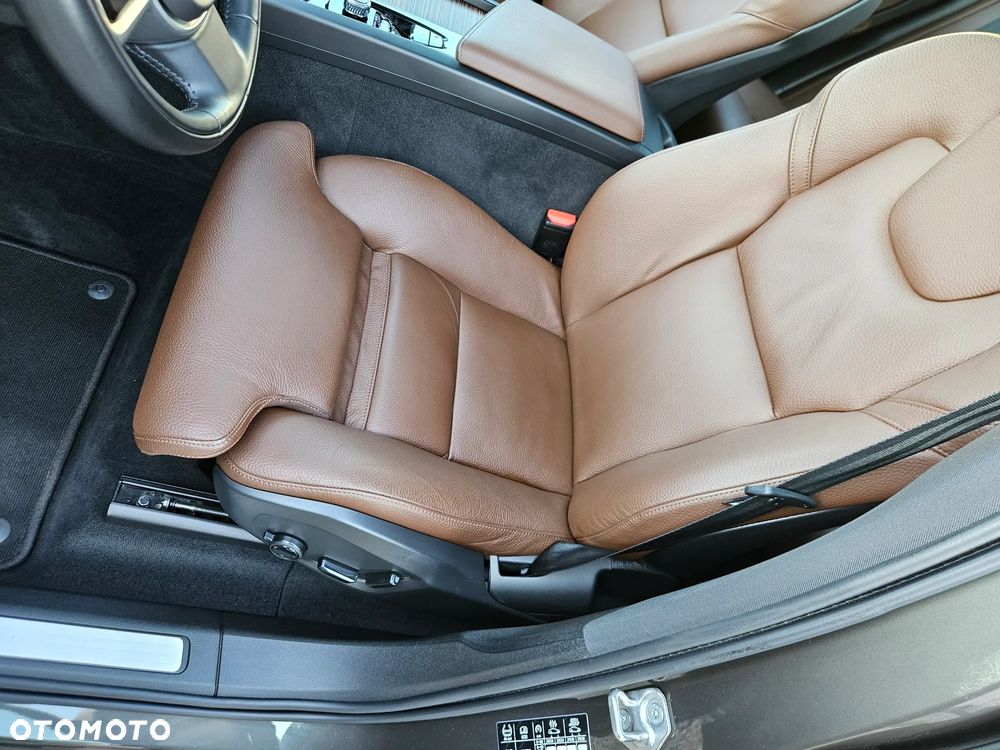 Volvo XC 60 B4 D AWD Essential - 14