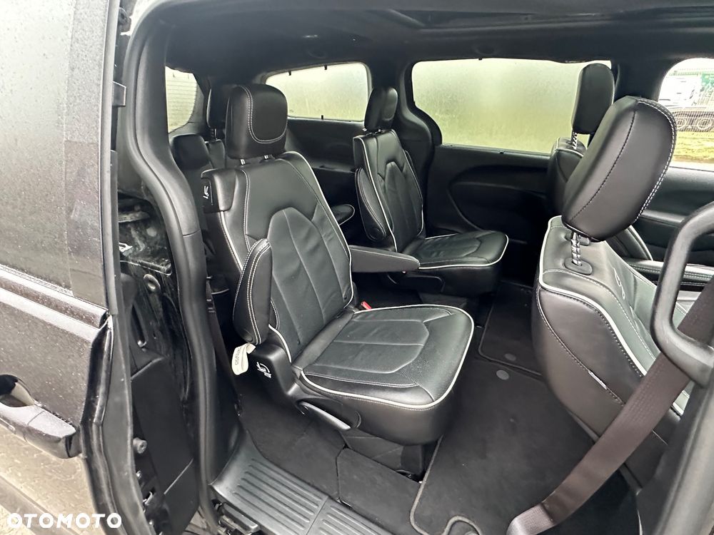 Chrysler Pacifica - 12