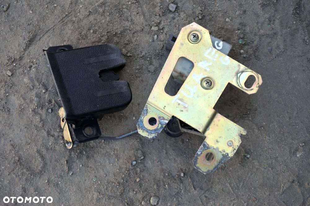 ZAMEK KLAPY BAGAŻNIKA TOUAREG I 7L 7L6827425 VOLKSWAGEN 2002-2010 - 2