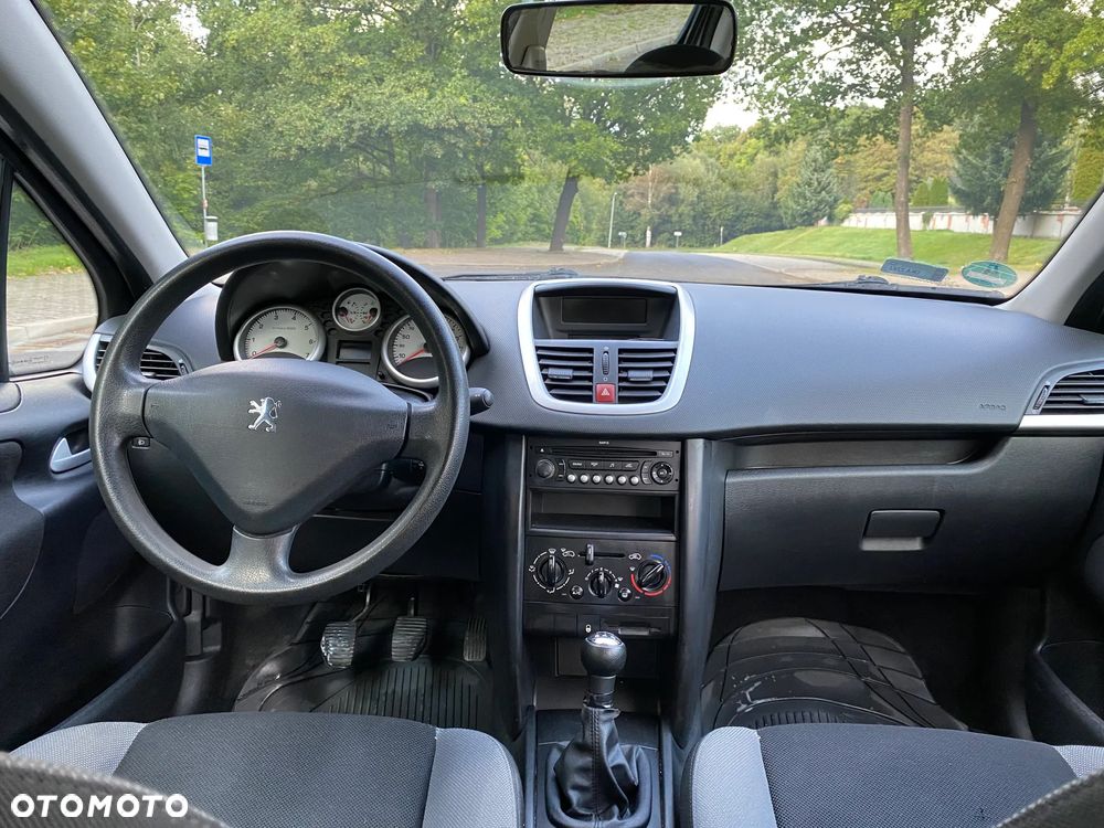 Peugeot 207 - 8