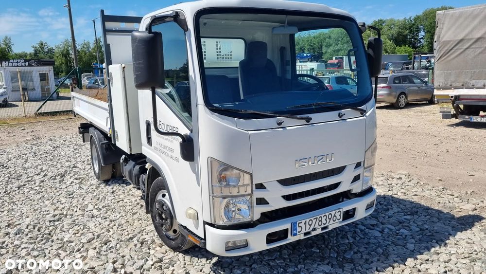 Isuzu M21 - 2