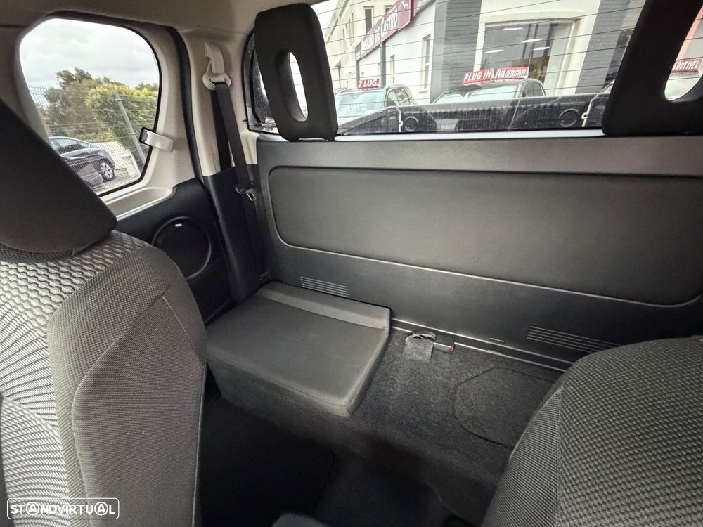 Toyota Hilux 2.4 D-4D 2WD CD Tracker - 7