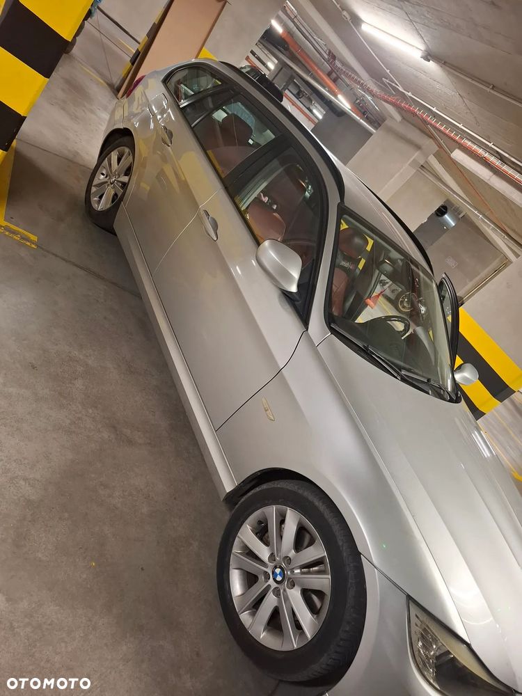 BMW 318D 2010 photo 3