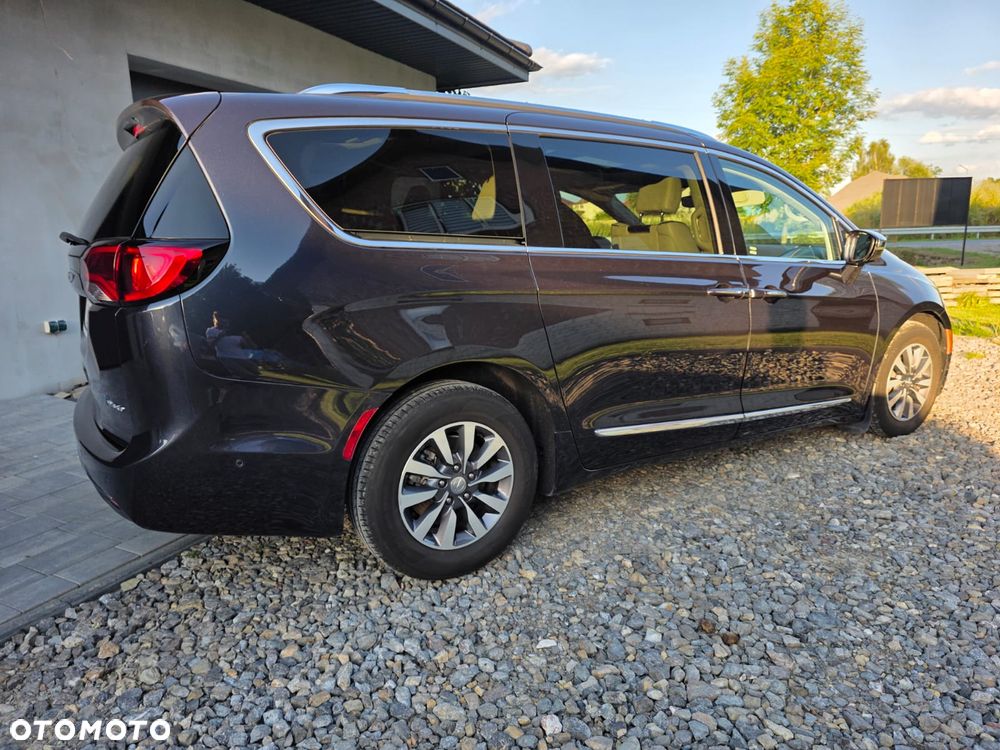 Chrysler Pacifica - 9