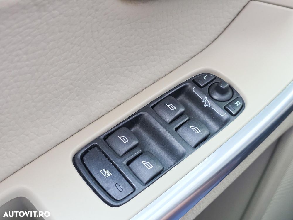 Volvo XC 60 D5 AWD Aut. Summum - 25