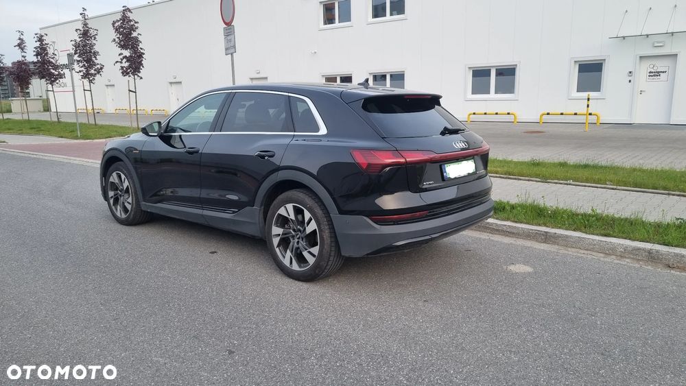 Audi e-tron - 12