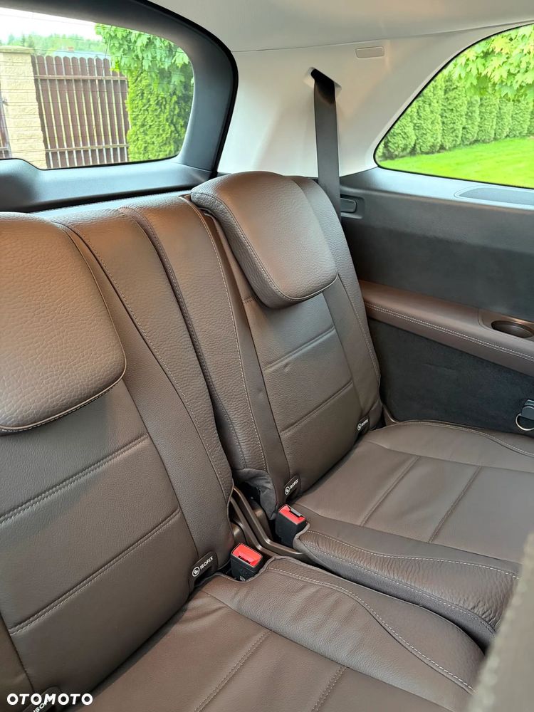 Mercedes-Benz GLS - 12