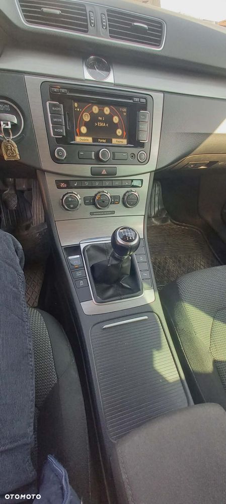 Volkswagen Passat 2.0 Blue TDI SCR Comfortline - 3