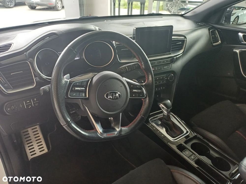 Kia ProCeed - 13