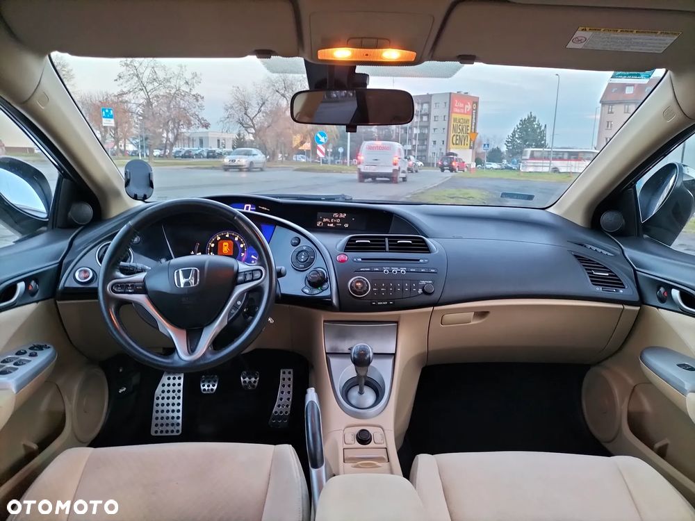 Honda Civic 1.8 Sport - 32