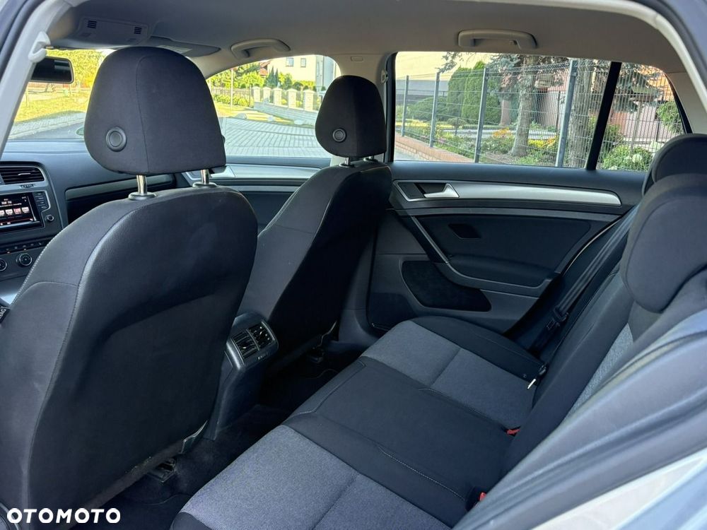 Volkswagen Golf - 11