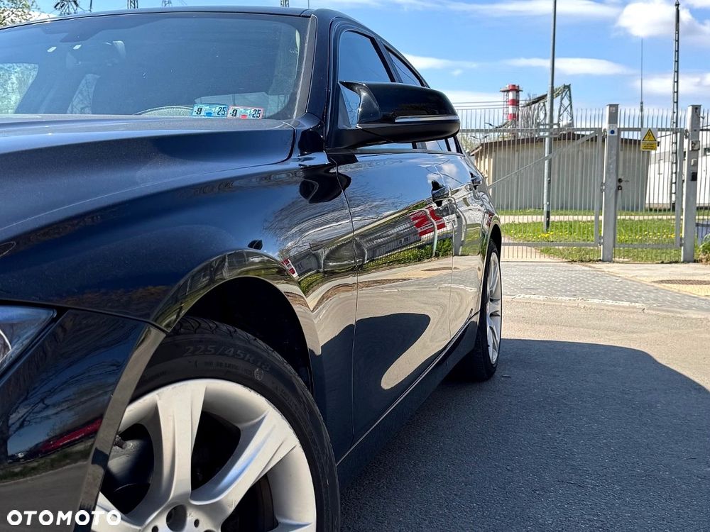 BMW Seria 3 328i xDrive - 22