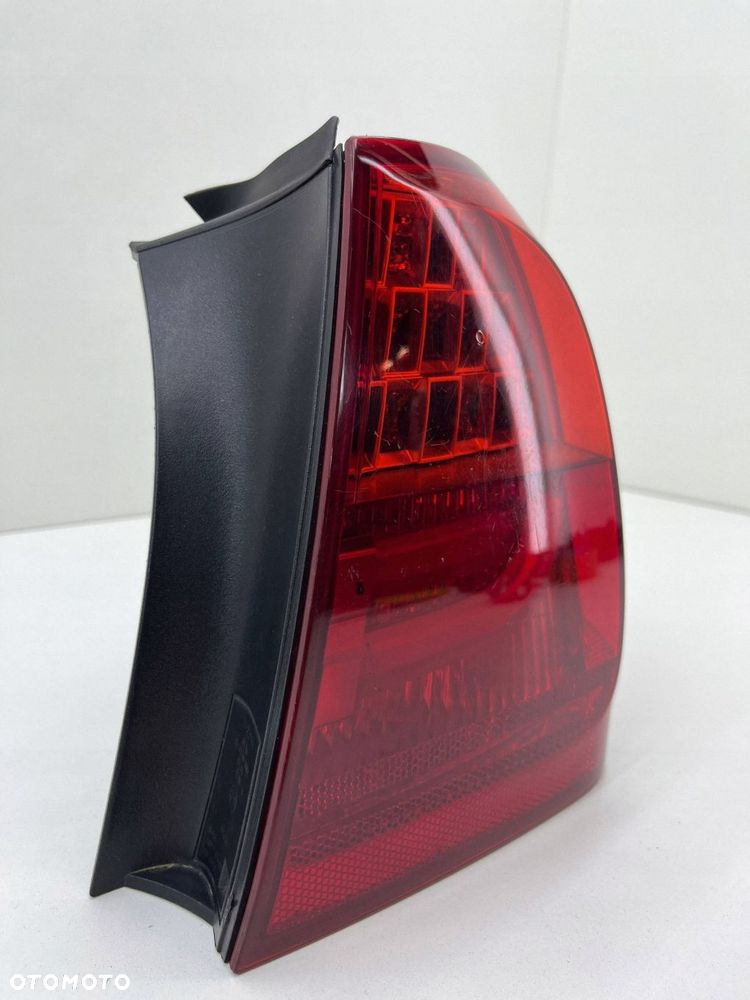 BMW 3 E91 LIFT PRAWA LAMPA TYŁ W BŁOTNIK LED - 3