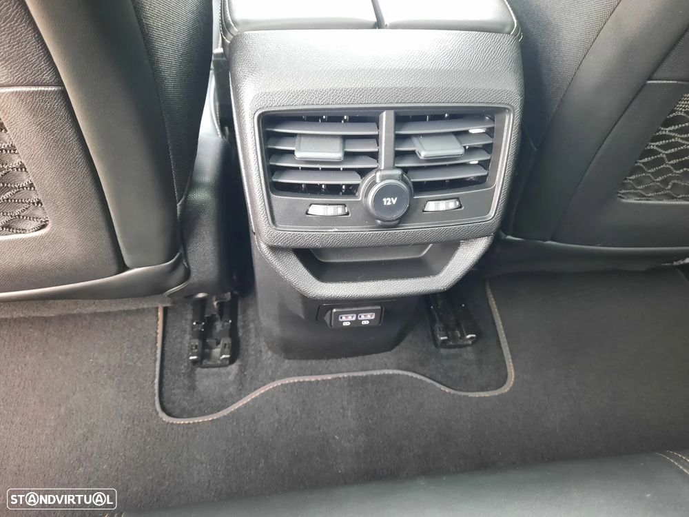 Peugeot 3008 1.6 Hybrid4 GT Pack e-EAT8 - 48
