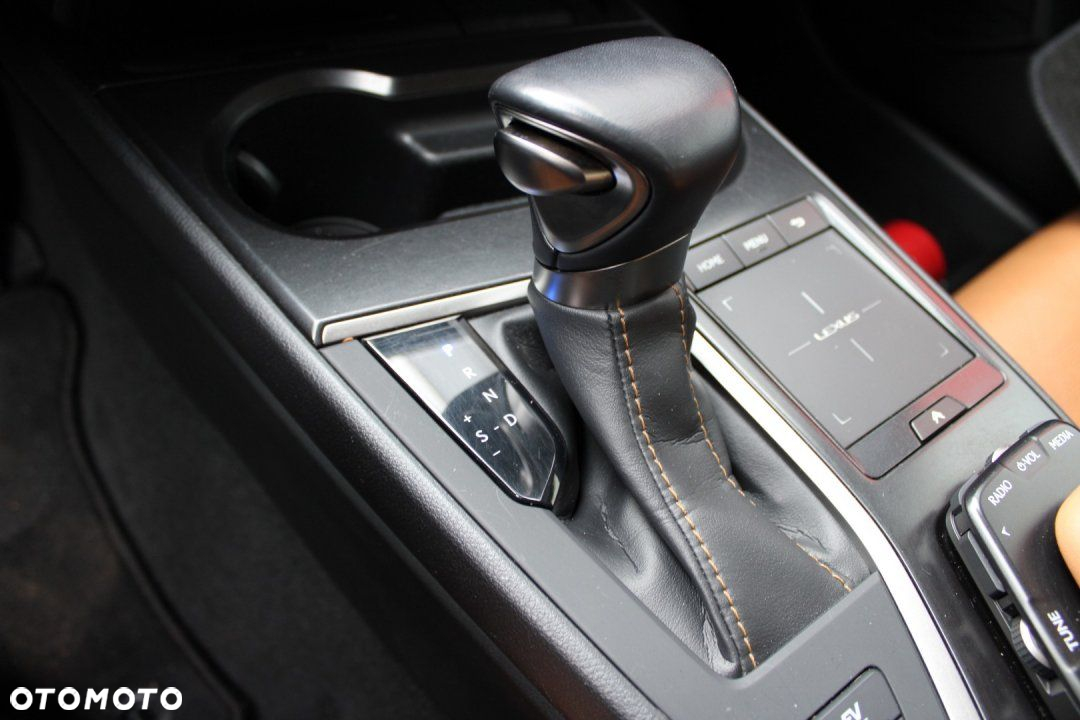 Lexus UX - 31