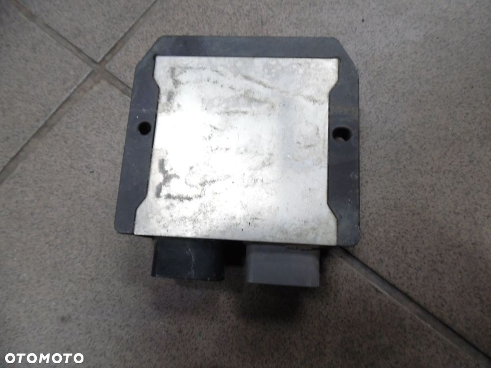 can am outlander xmr 650 1000 regulator napiecia - 2