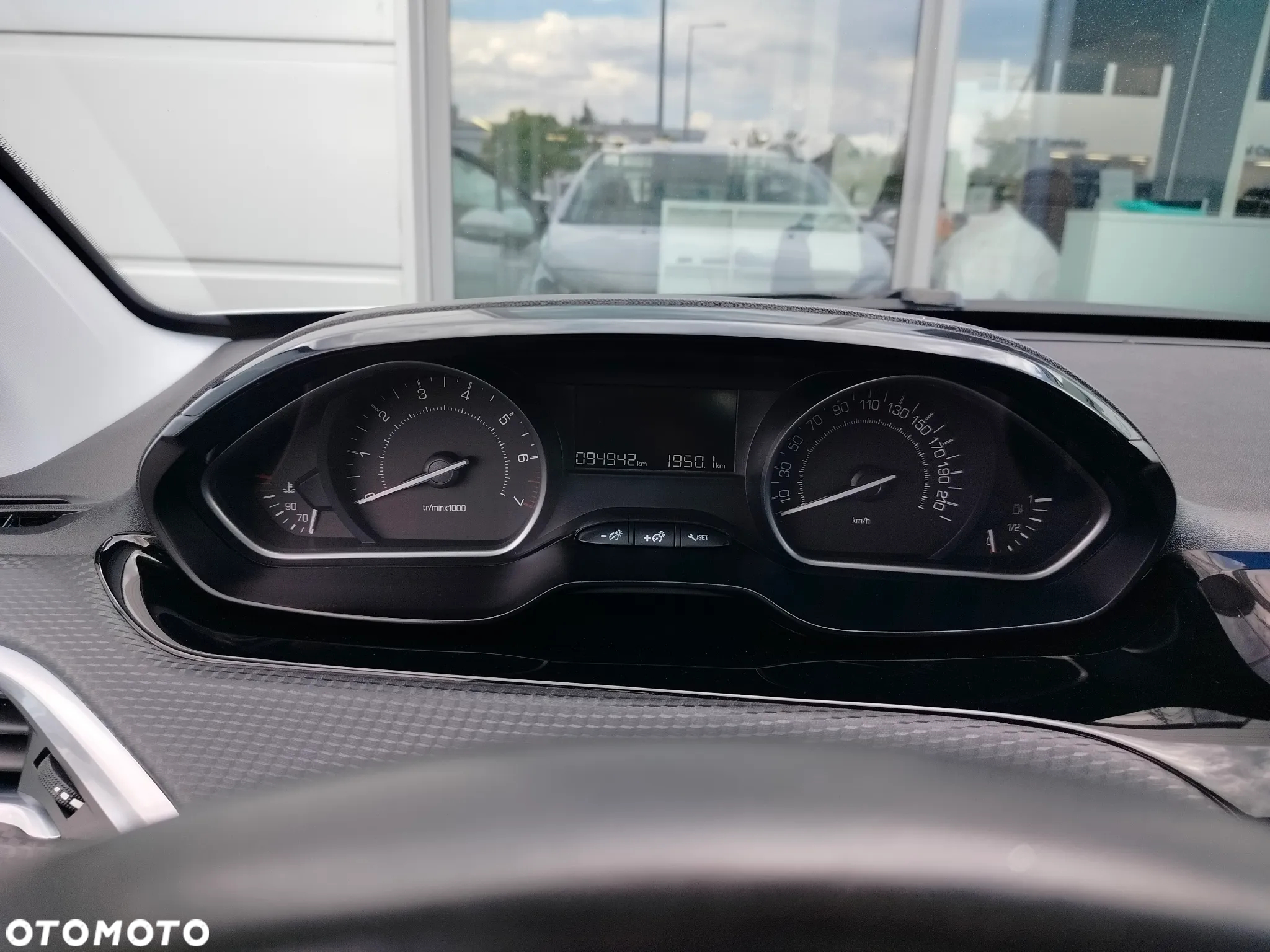 Peugeot 2008 1.2 Pure Tech Style S&S - 9