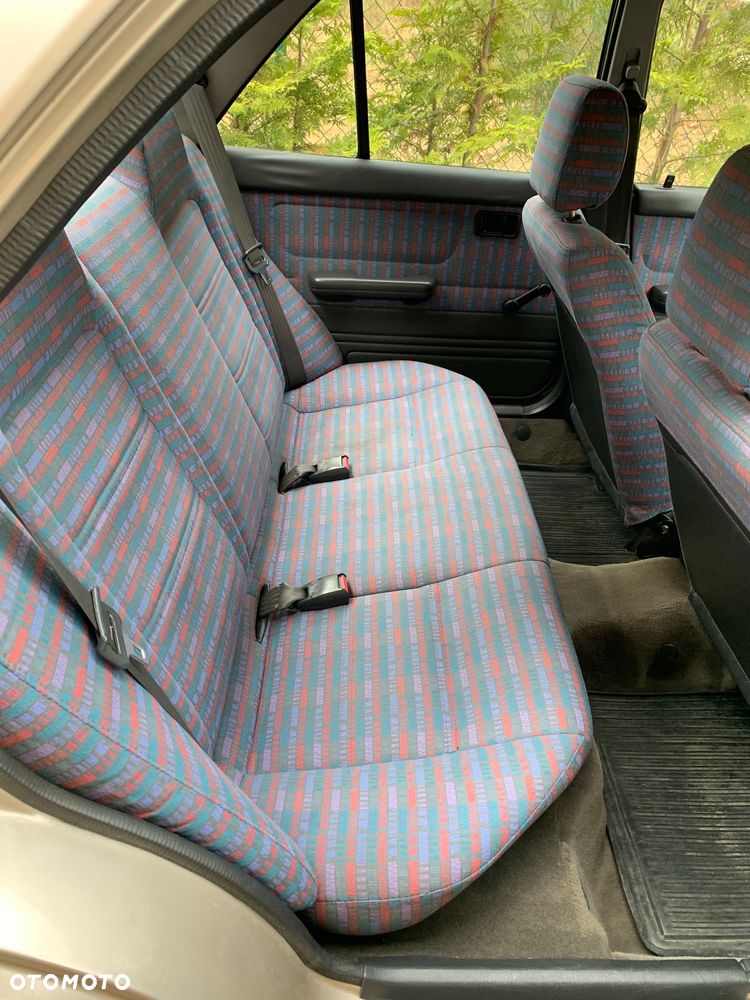 Mazda 323 1.6 GLX - 12