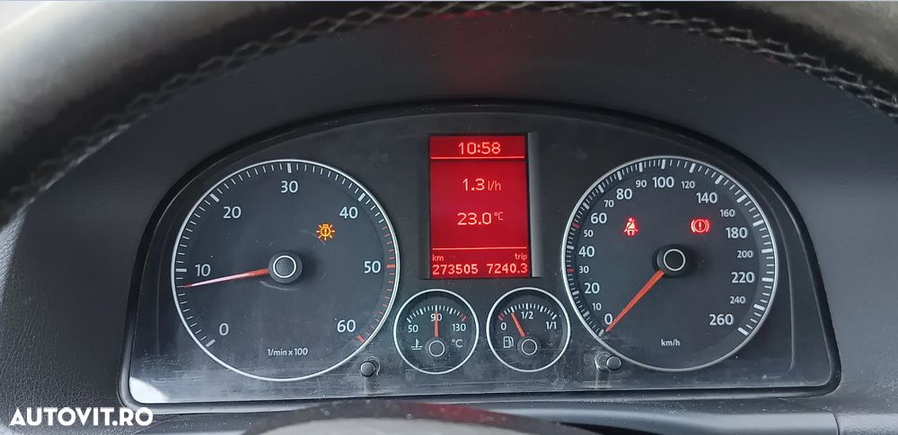 Volkswagen Touran 2.0 TDI DPF Trendline - 9