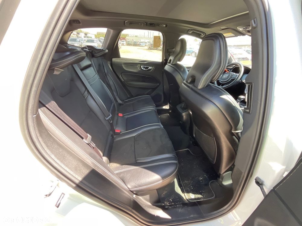 Volvo XC 60 T5 AWD R-Design - 17