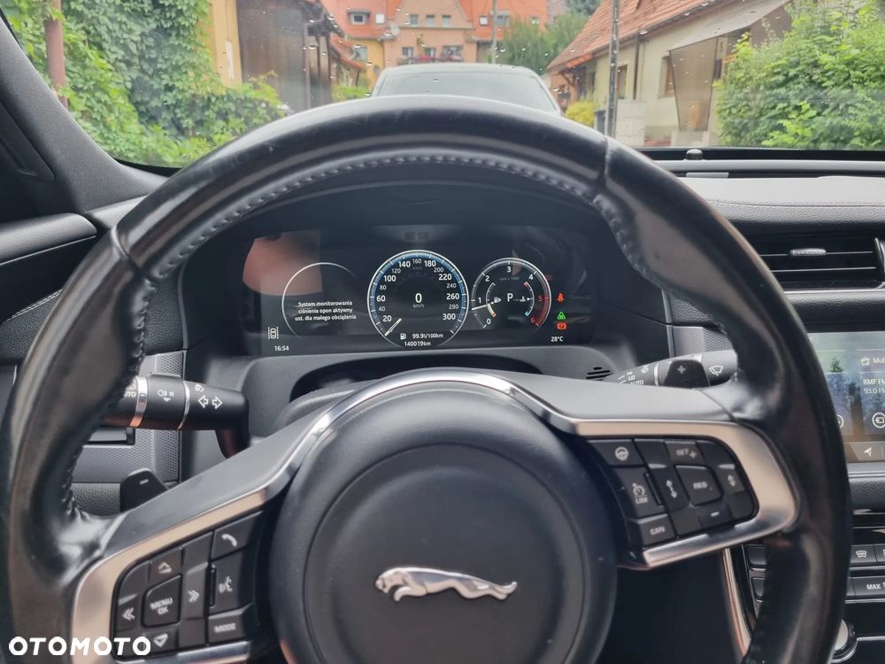 Jaguar XF 2.0 i4D R-Sport - 16