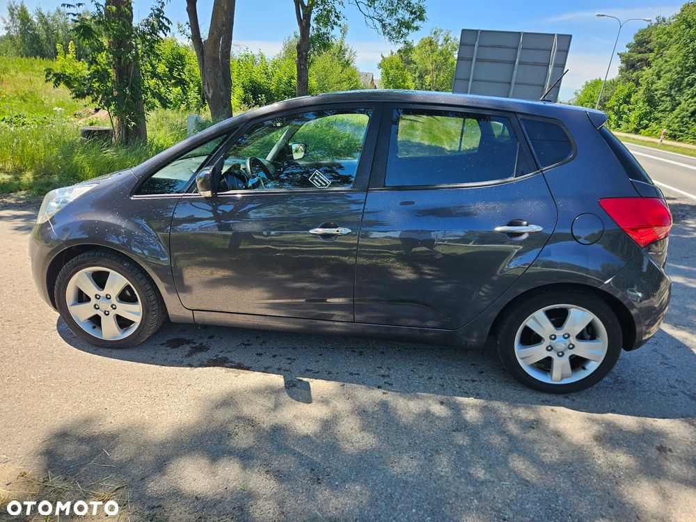 Kia Venga - 11