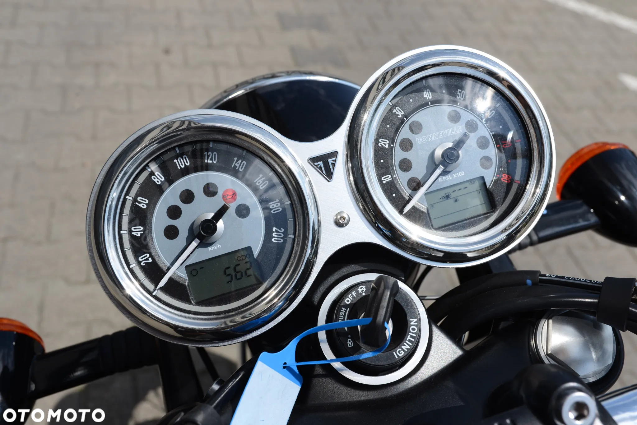 Triumph Bonneville - 20