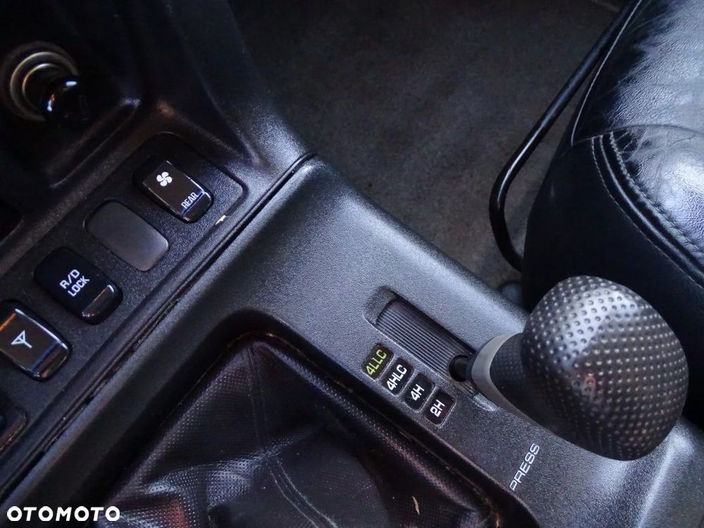 Mitsubishi Pajero 3.2 DID 7os - 10