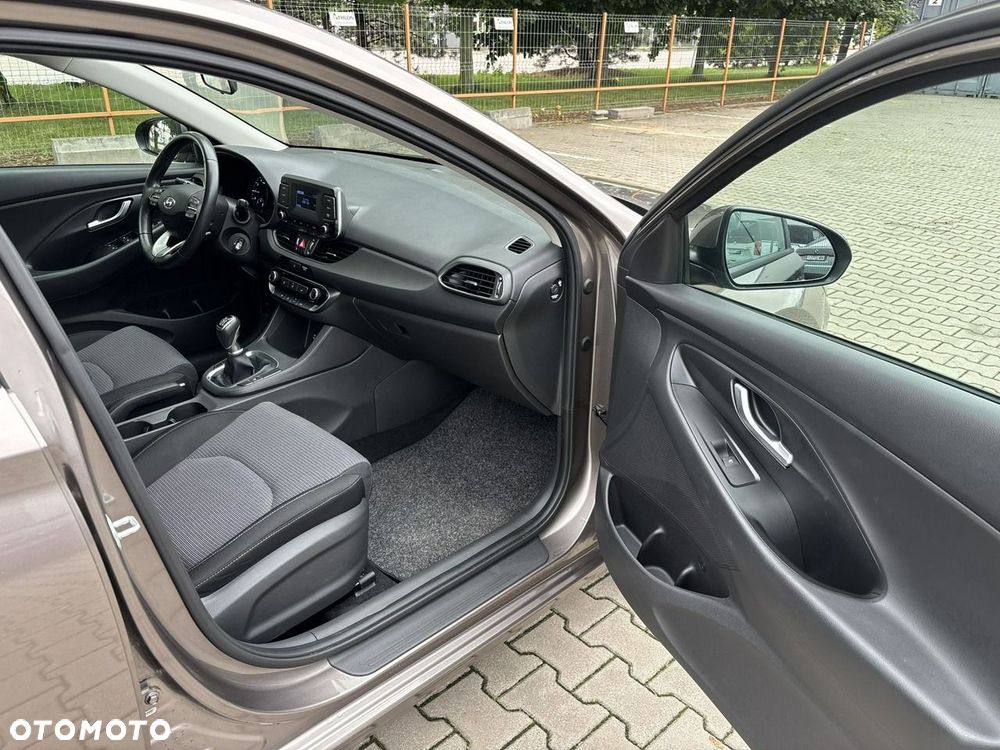 Hyundai i30 1.5 DPI Classic + - 16