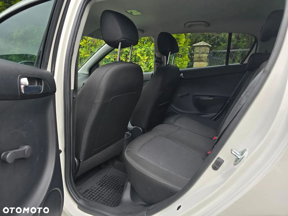 Hyundai i20 1.2 Fifa World Cup Edition - 32
