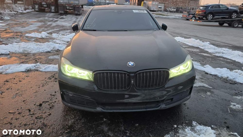 BMW Seria 7 740Li - 16
