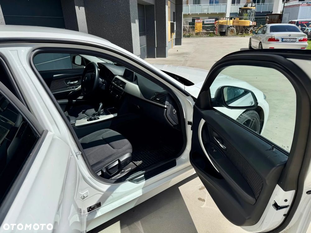 BMW Seria 3 318d - 6