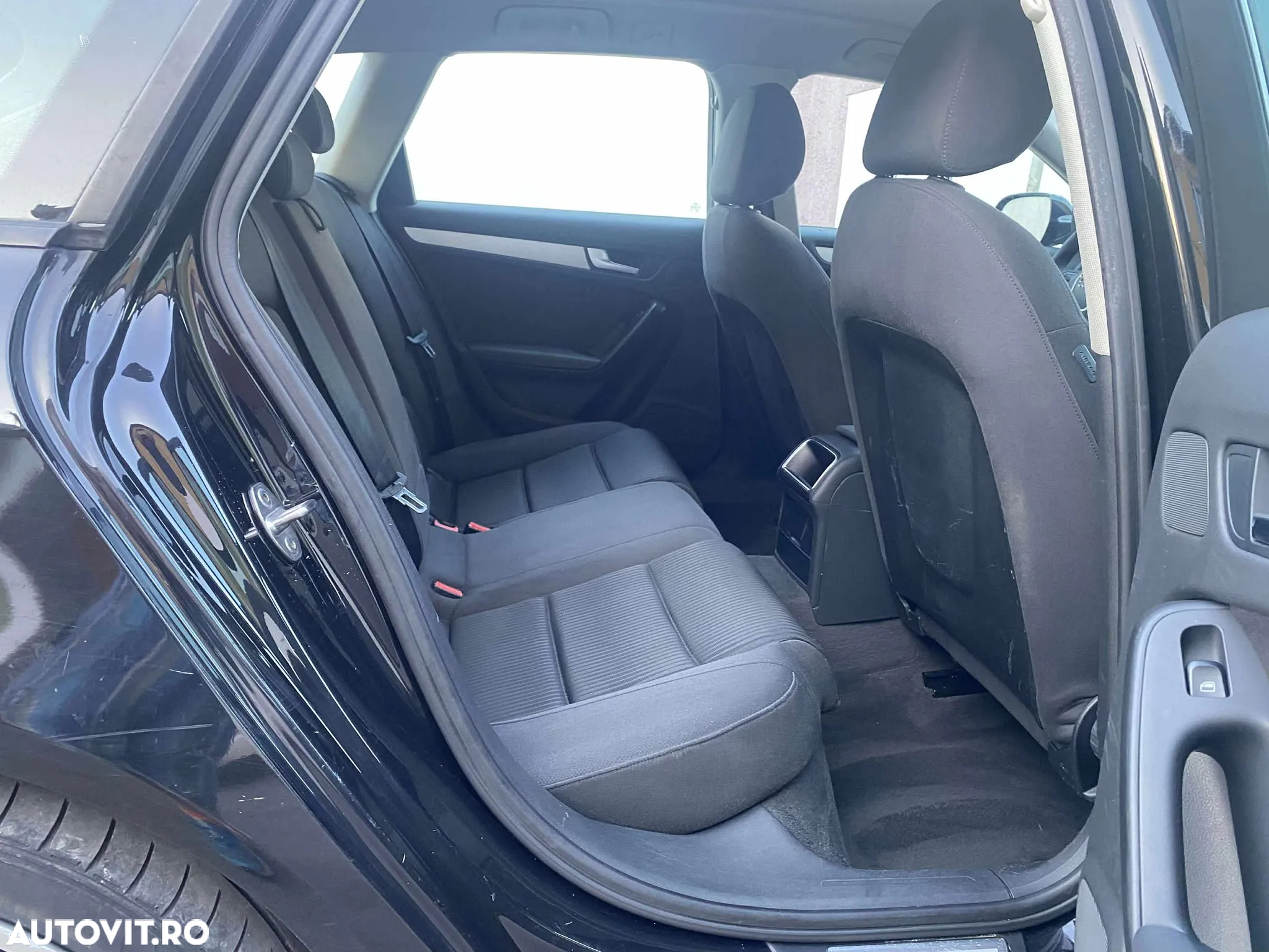 Audi A4 Avant 2.0 TDI DPF Ambiente - 8