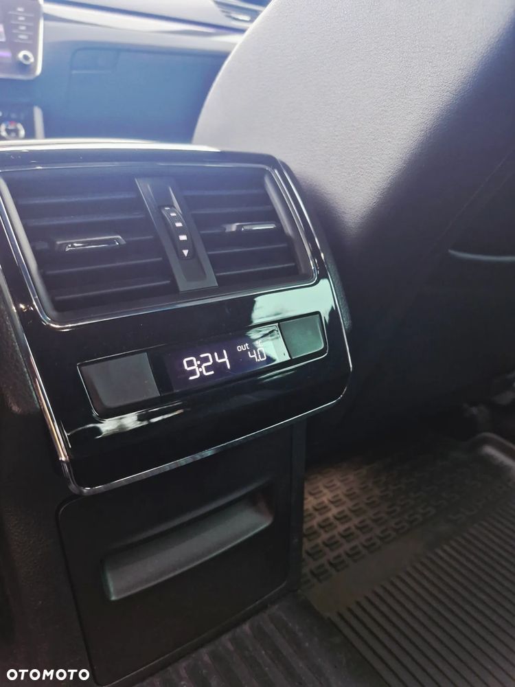 Skoda Superb 2.0 TDI 4x4 Sportline DSG - 9